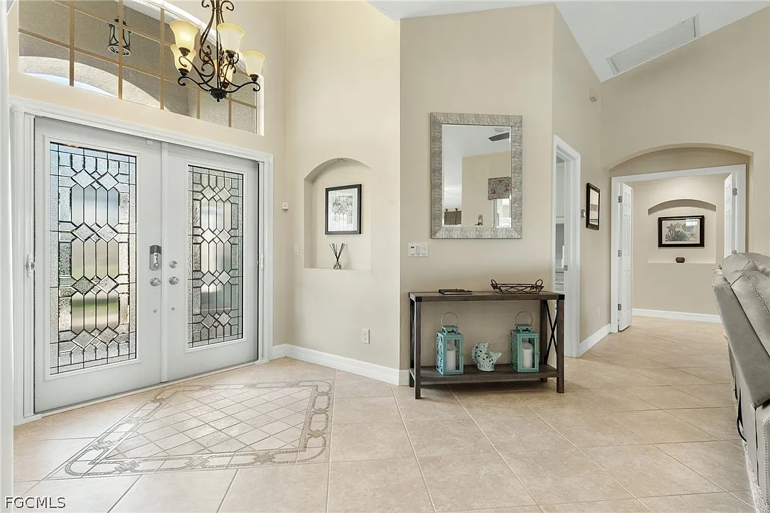 3 bed, 2.0 bath, 2071 sqft, $4,000 — Photo 2