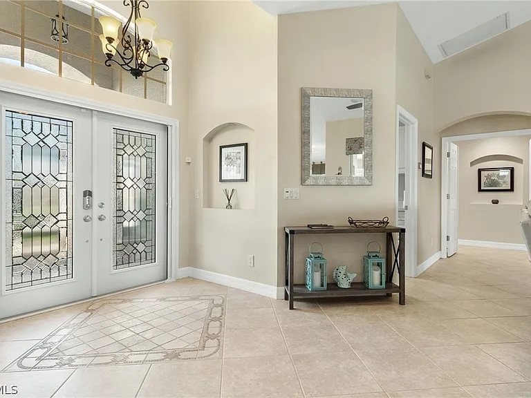 2013 SW 31st Ter — Photo 2