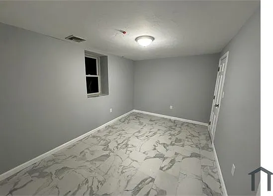 11 Brenton St #B — Photo 6