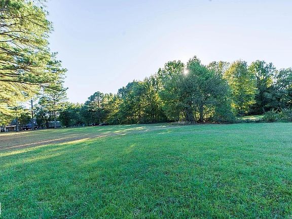 4th image of 1100 Jonathan Dr