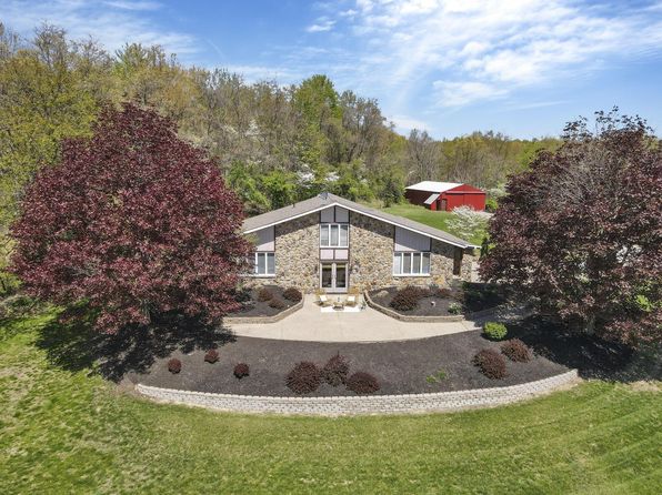 17924 Bear Rd, Nashport, OH 43830