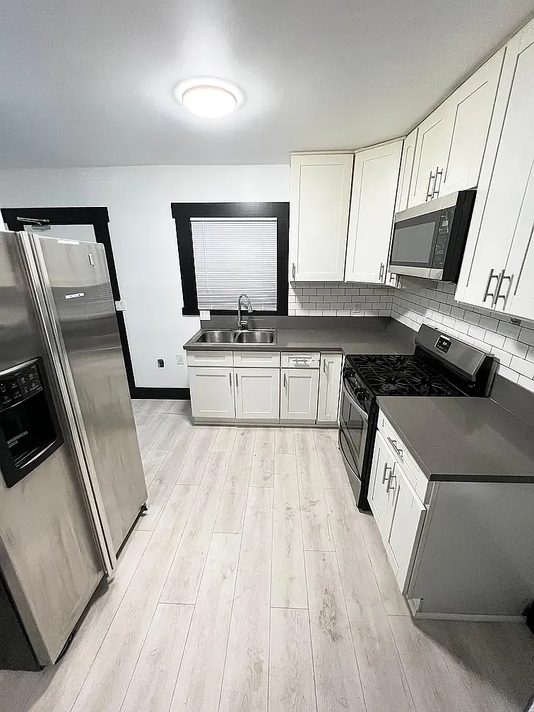 3 bed, $3,249 — Photo 2