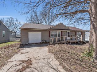 9007 Bayless Rd, Liberty, MO 64068
