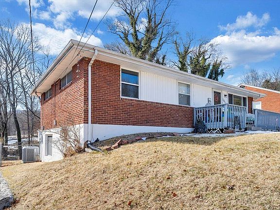 3rd image of 1019 Rosemary Ave SE
