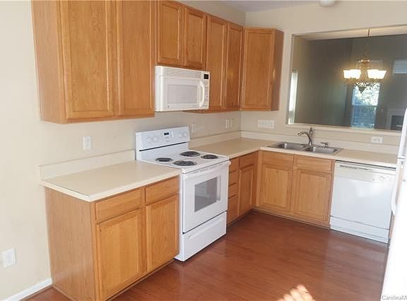 5th image of 1800 Lookout Ln