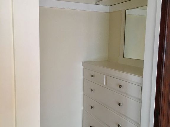 4th image of 1043 E Broadway APT A