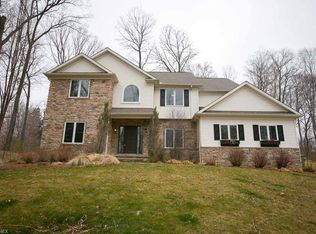 10940 Stella Ln, Chagrin Falls, OH 44023