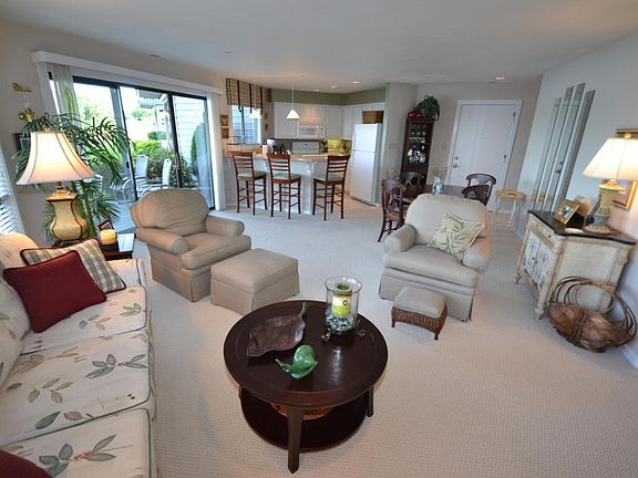 3rd image of 75 Woodbridge Cir