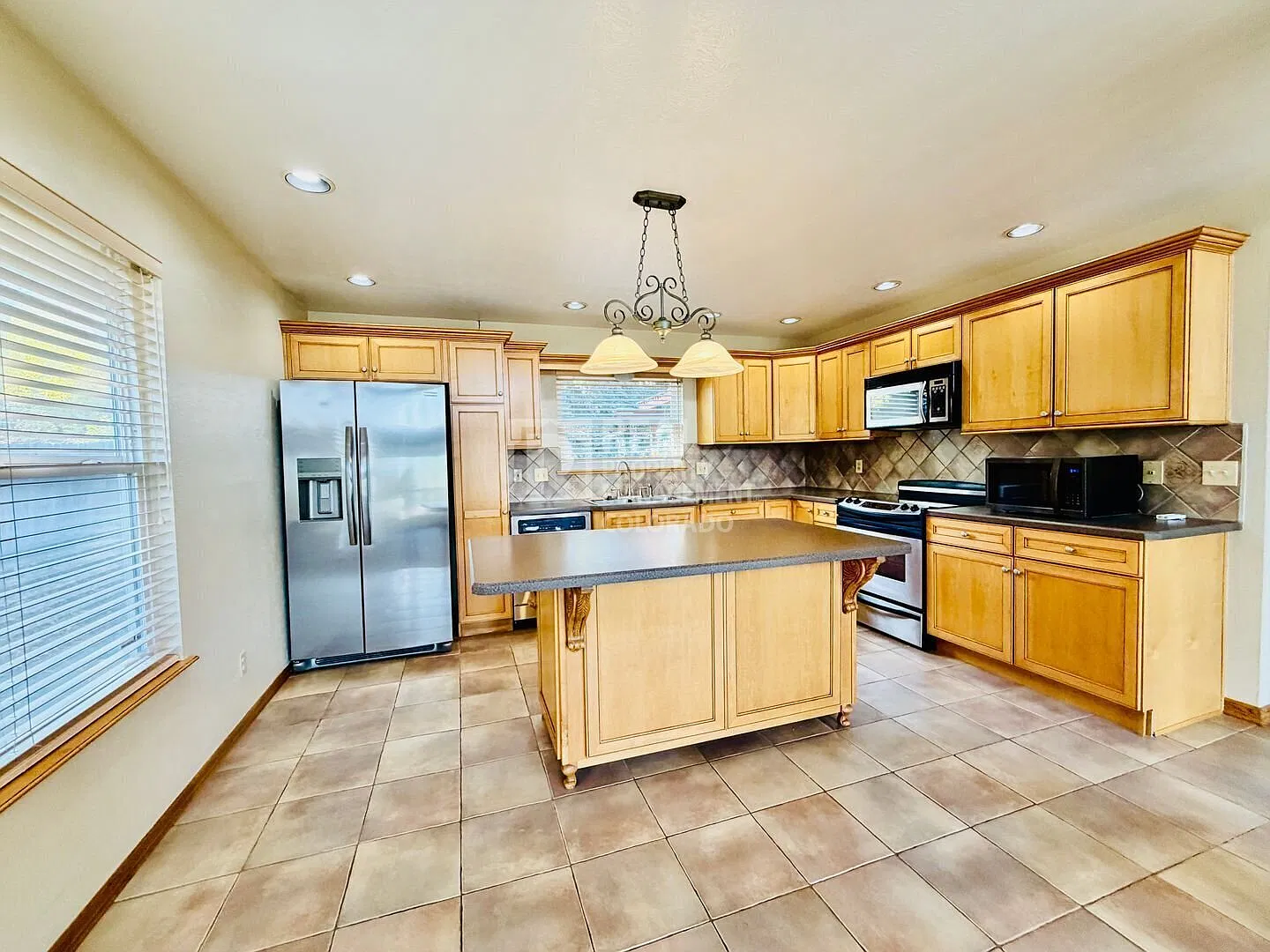 Spacious 3-Bedroom, 3-Bath at Green Mountain! — Photo 2