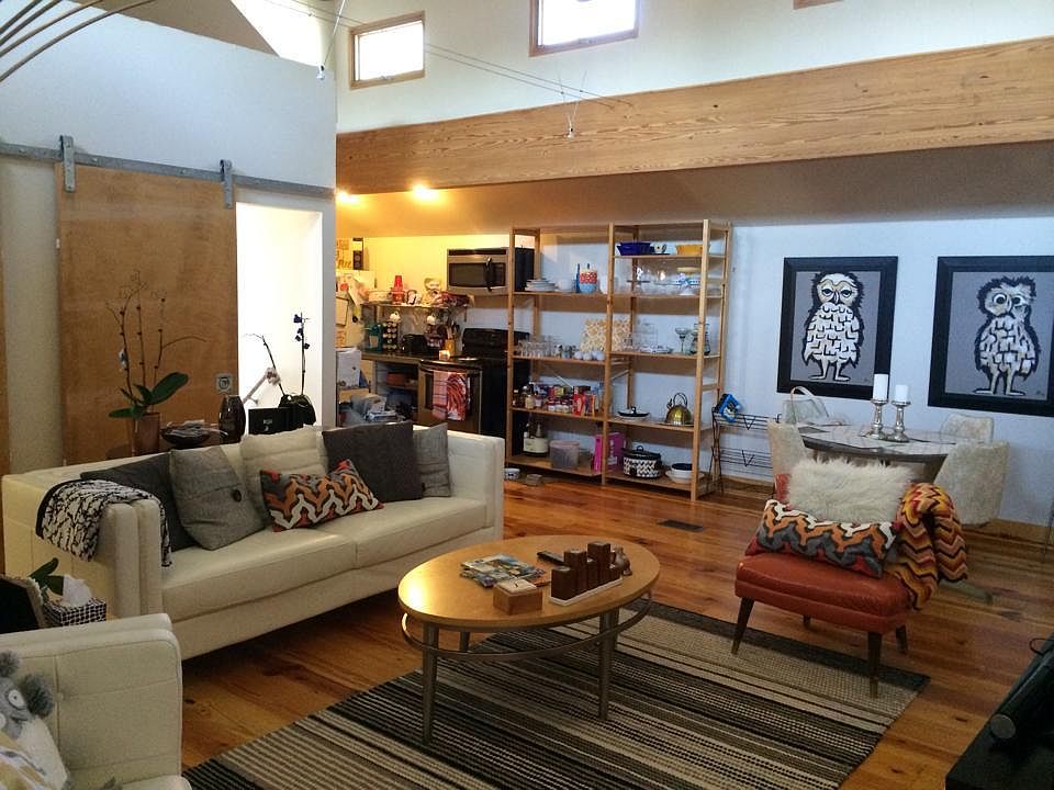 *picture is of previous renter's furnishings and layout and IS NOT furnished with all of these items