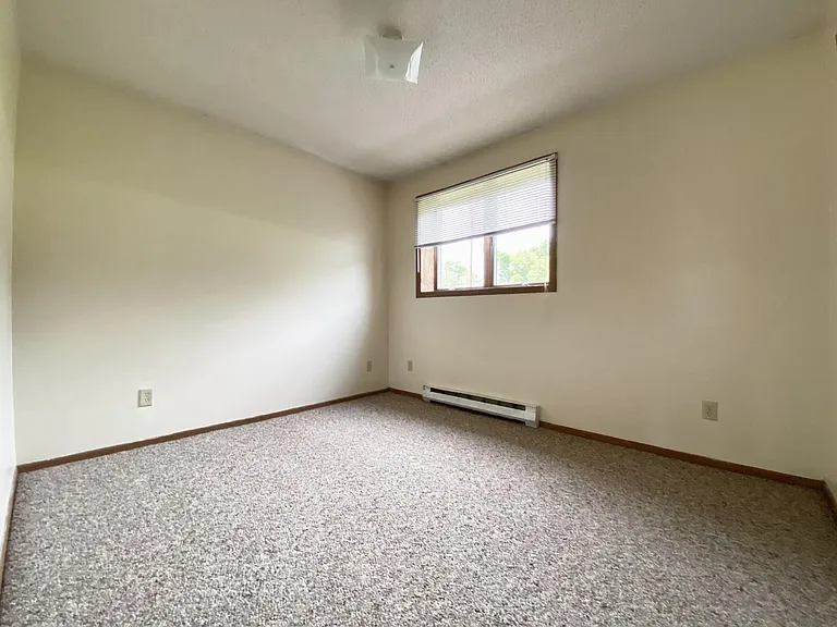 840 E 6th St #5 — Photo 9