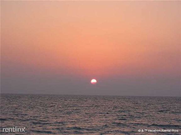 Nearby beach access and watch the sunset