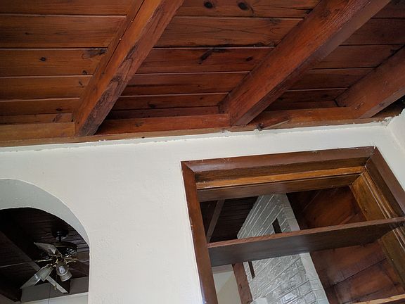 Detail of volume ceiling in living room