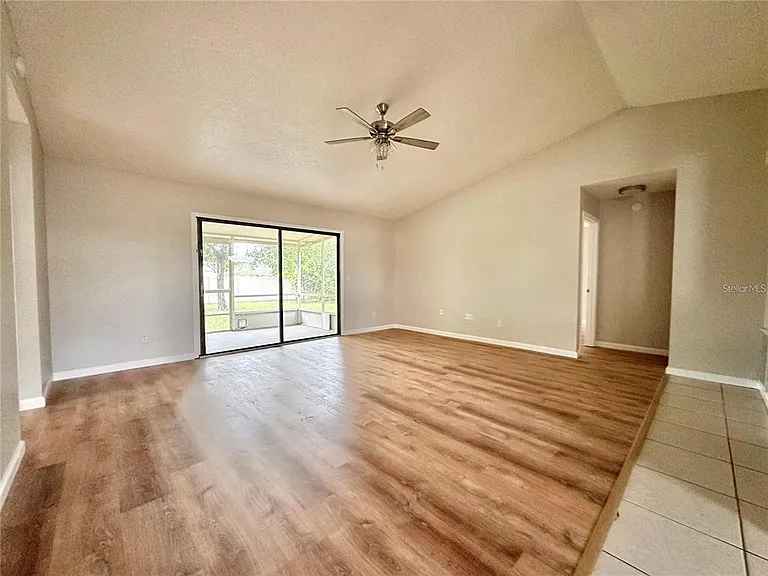 896 Mentmore Cir — Photo 4