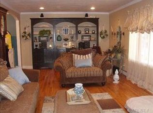 151 N Ontario St, Ronkonkoma, NY 11779