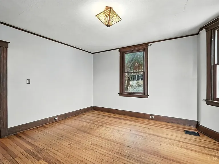 348 Volkert Ave — Photo 23