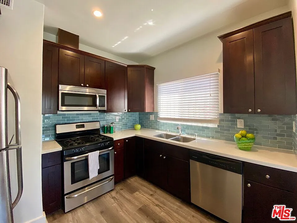 2 bed, 2.0 bath, 900 sqft, $2,995 — Photo 4