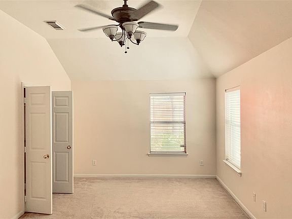 3rd image of 204 Cedar Point Dr