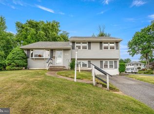 3503 Edgewater Ln, Brookhaven, PA 19015