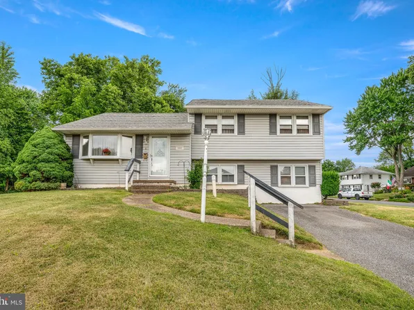 3503 Edgewater Ln, Brookhaven, PA 19015