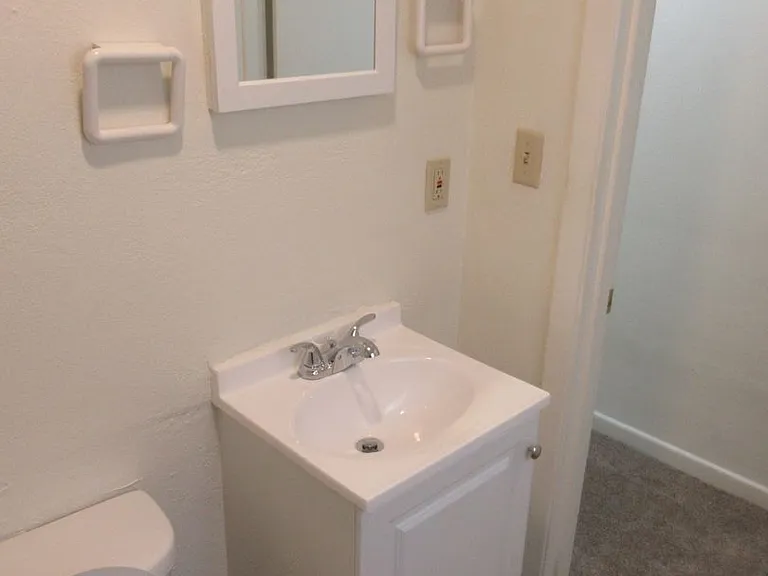 One Bedroom House, Water, Sewer and Garbage are Provided! — Photo 11