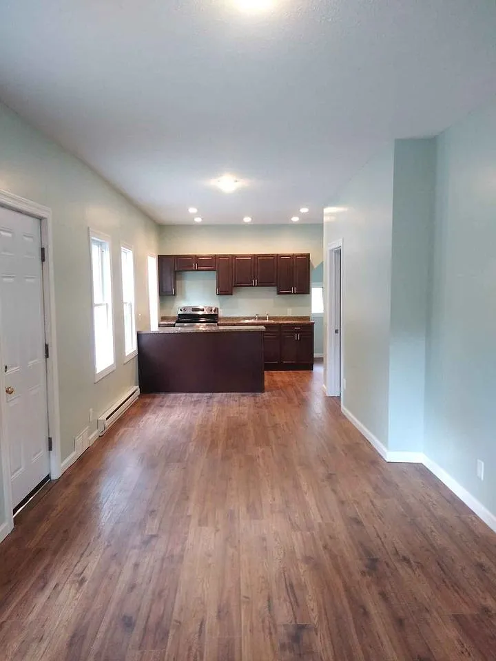 2 bed, 700 sqft, $775 — Photo 1