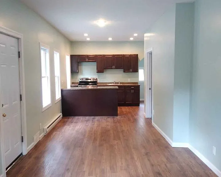 139 Main St #B — Photo 1