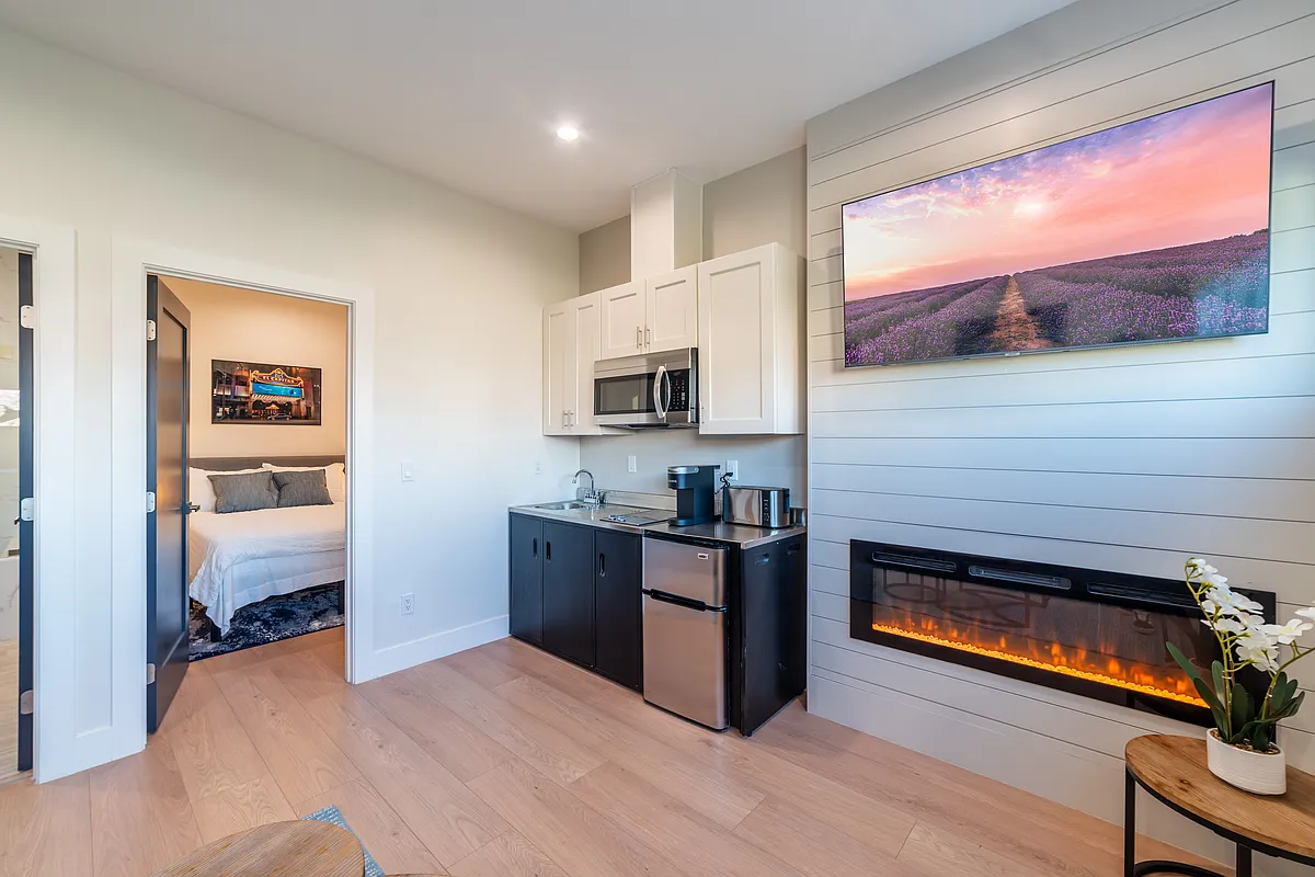 Building Photo - 1140 Elden Ave #2