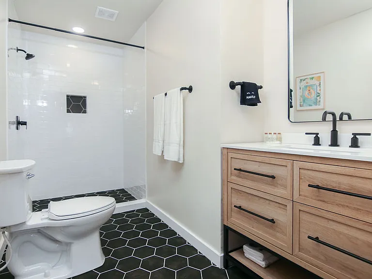 4208 S Rhett Ave #E — Photo 23
