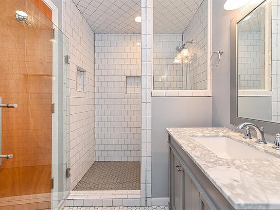 5th image of 801 Woodstock St