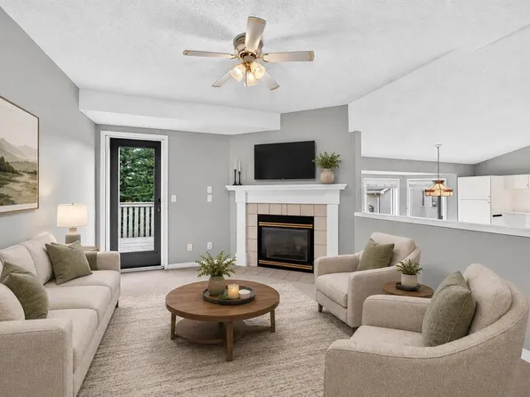 23 N Sunlake Gdns SE, Calgary, AB T2X 3G4