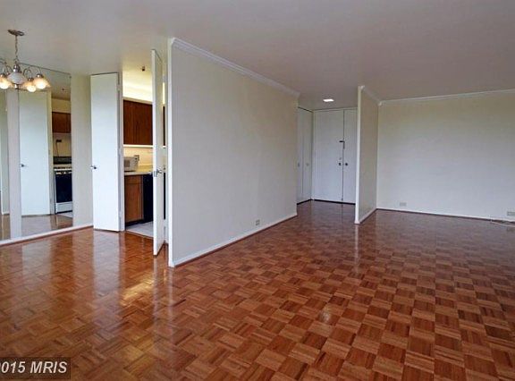5th image of 4000 N Charles St Unit 411