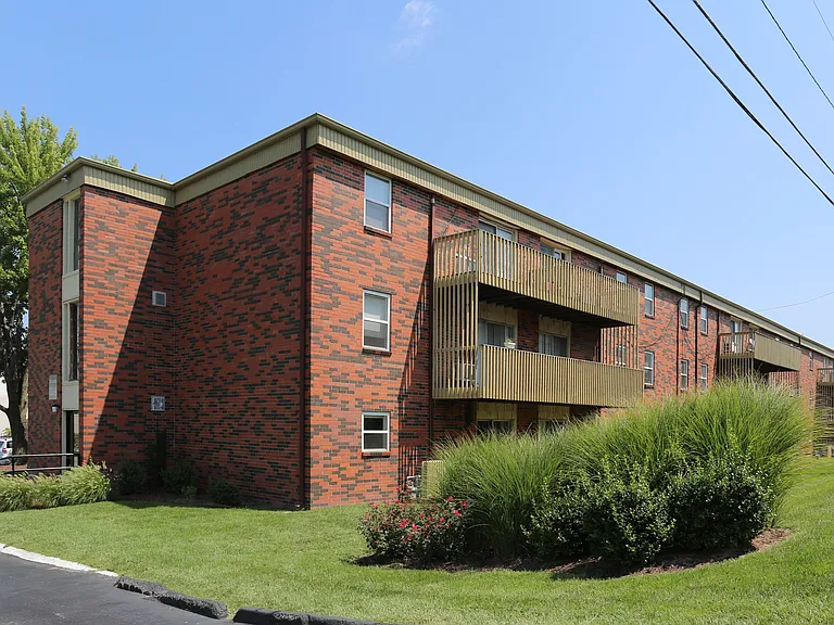 Ash Street Place Apartments — Photo 4