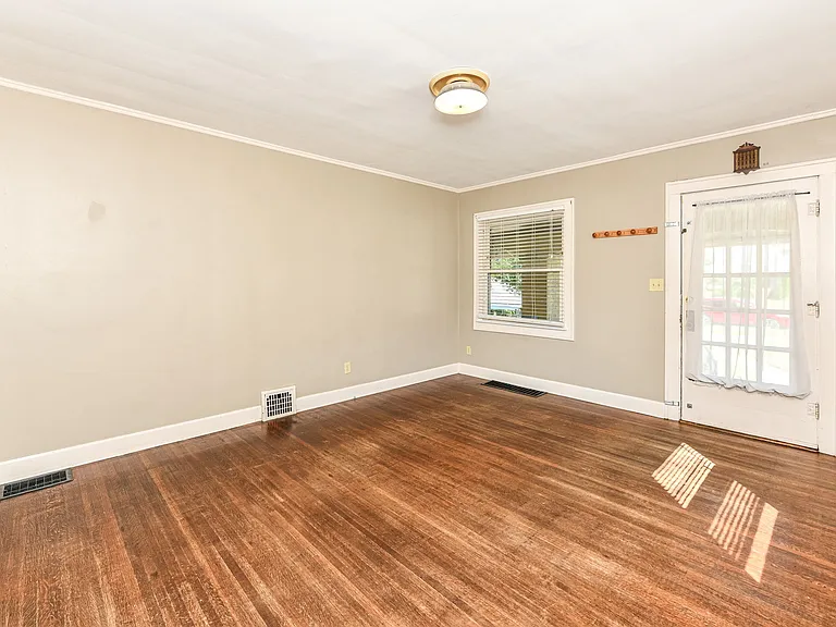 6040 N College Ave — Photo 4
