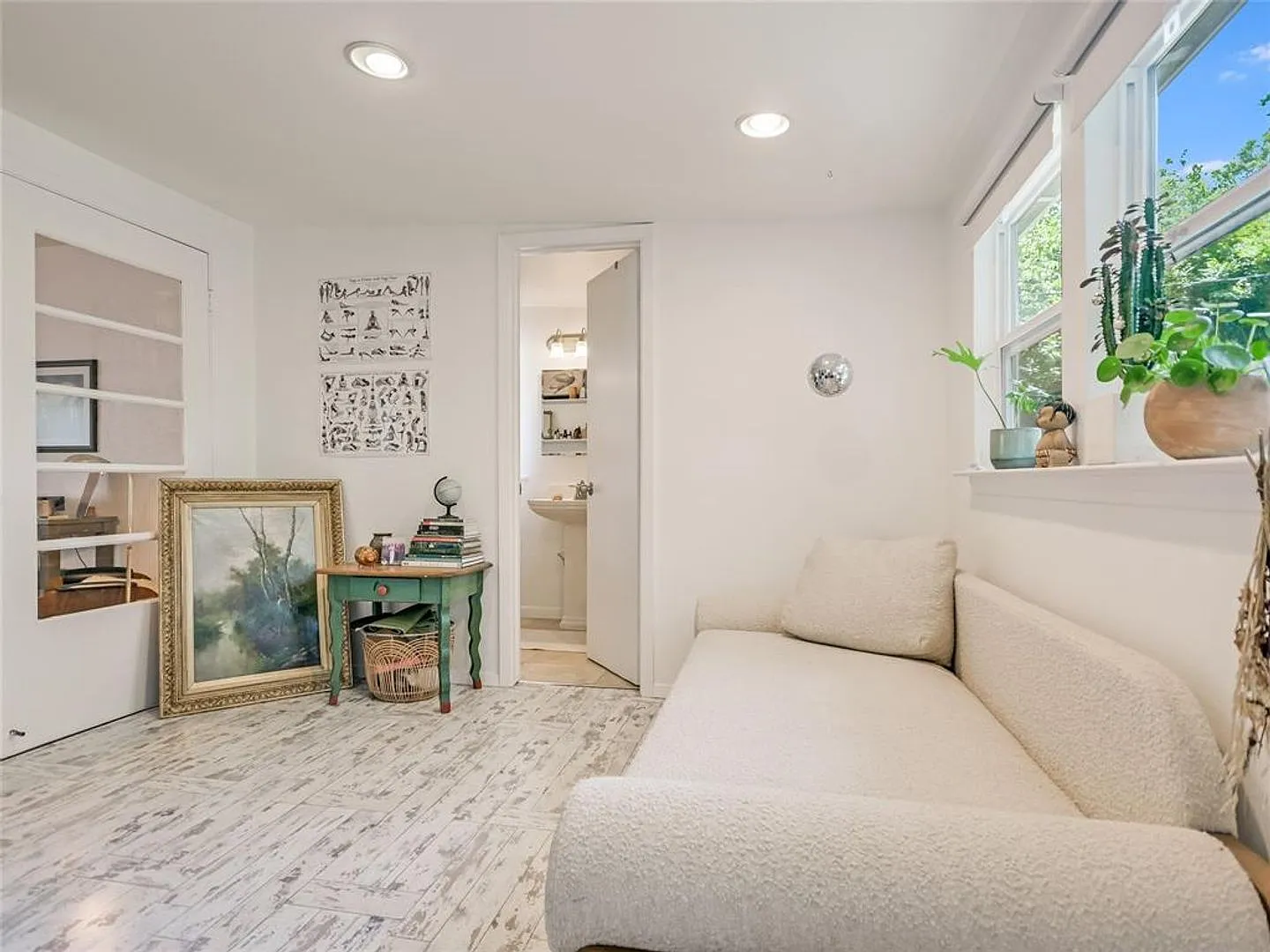 Classic 2 Bed House in Historic Hancock Neighborhood — Photo 3