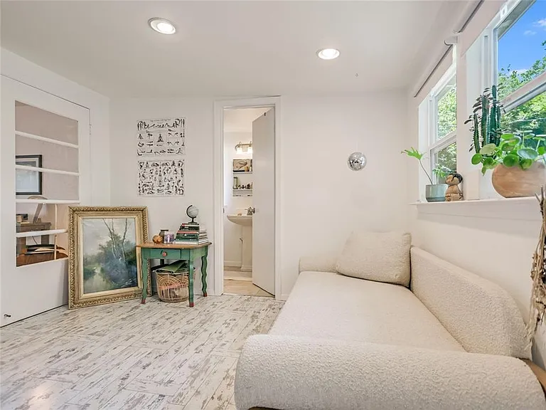 1021 Ellingson — Photo 3