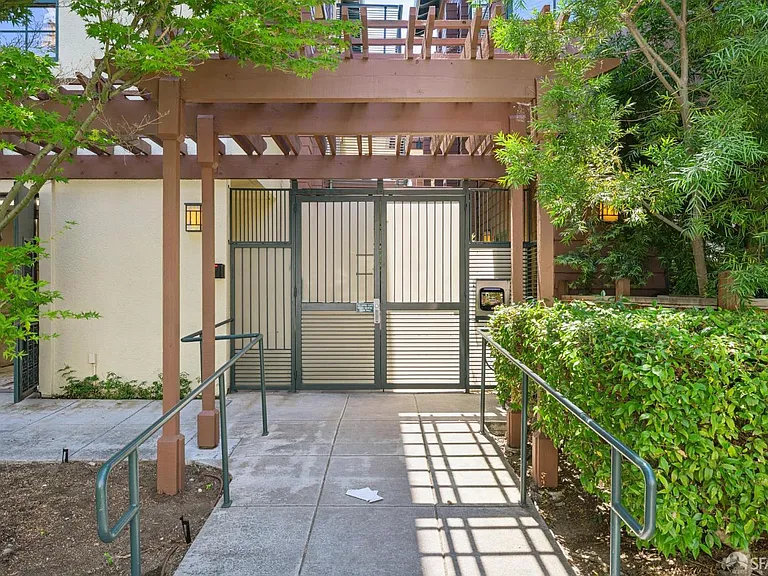 435 Sheridan Ave #201 — Photo 1