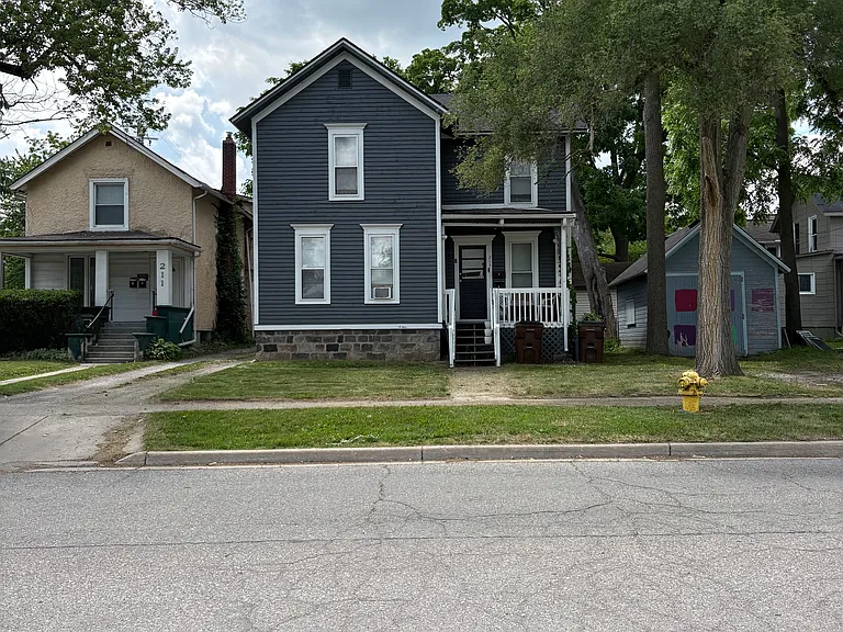 213 Ballard St #2 — Photo 1