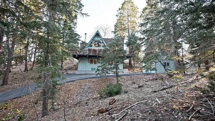 338 Brentwood Dr — Photo 1