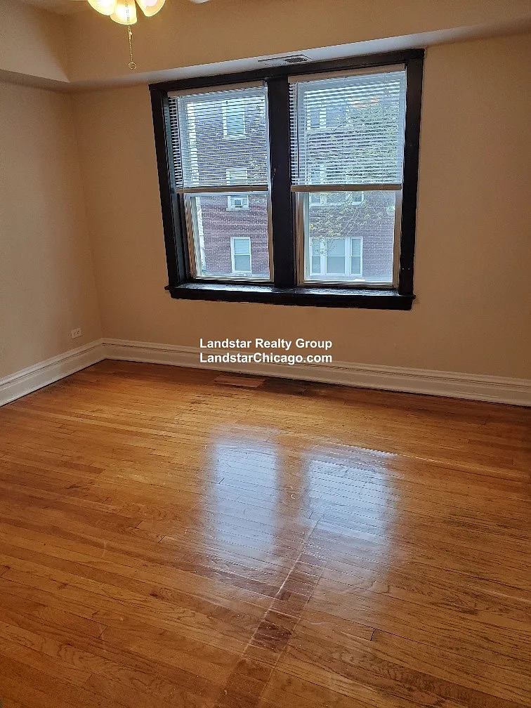 Building Photo - 3052 W Berteau Ave #3