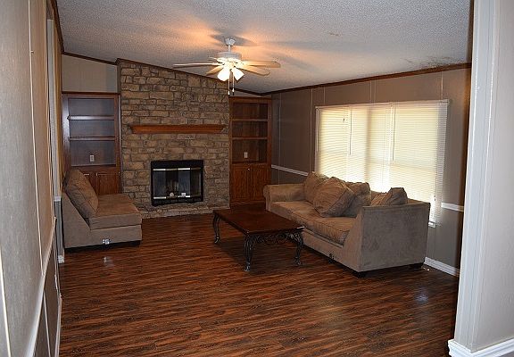 4th image of 1220 Acorn Ln