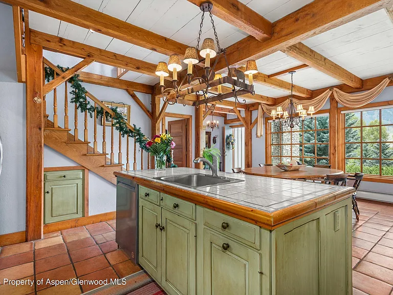 927 Red Mountain Rd — Photo 10