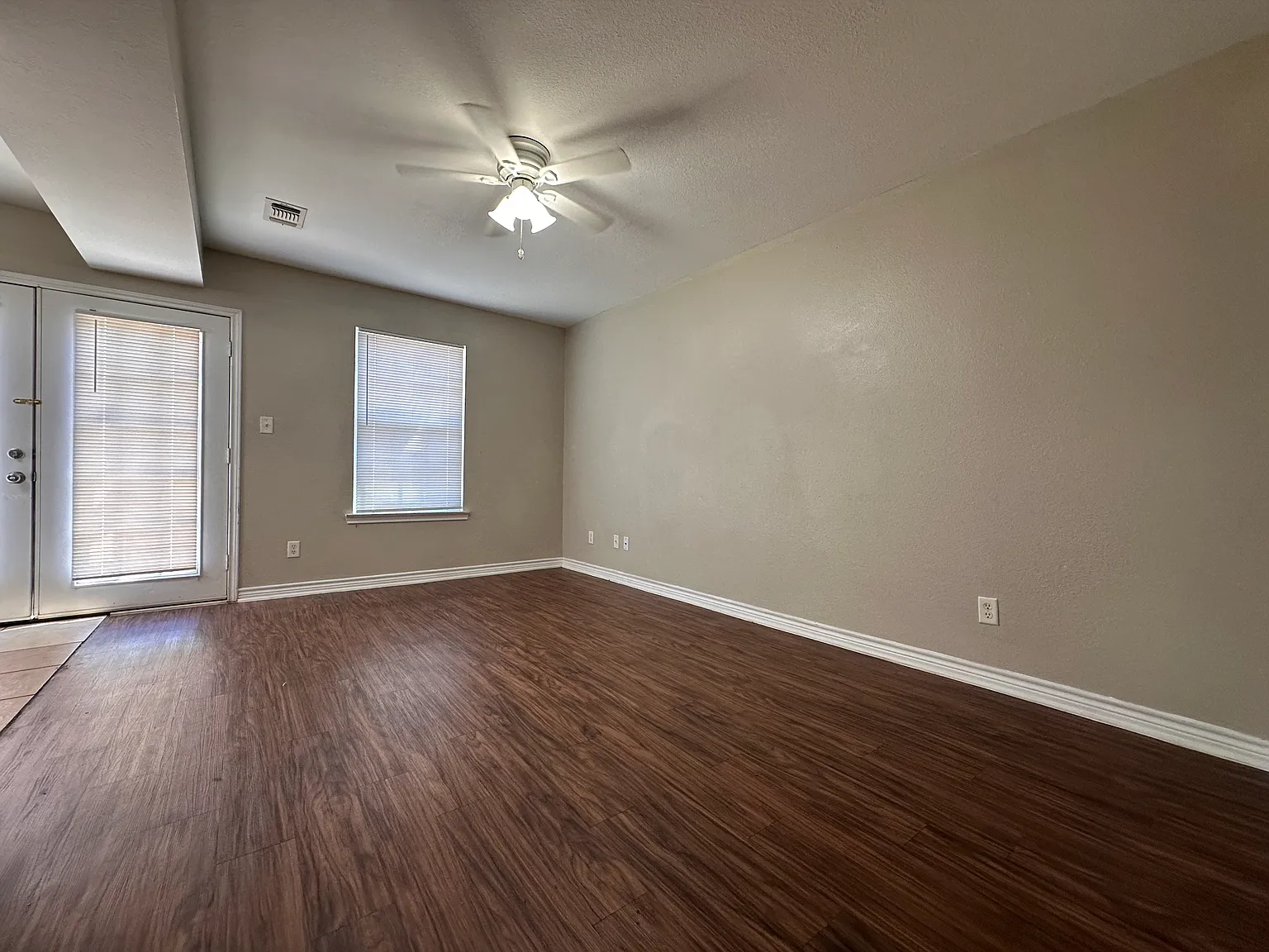4 bed, 1300 sqft, $1,299 — Photo 4