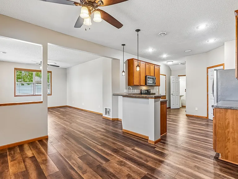 1912 Rose Way #601 — Photo 10