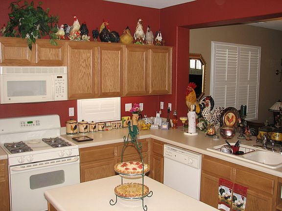 Clean & Spacious Kitchen
