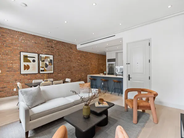 808 Lexington Avenue image 8 of 32