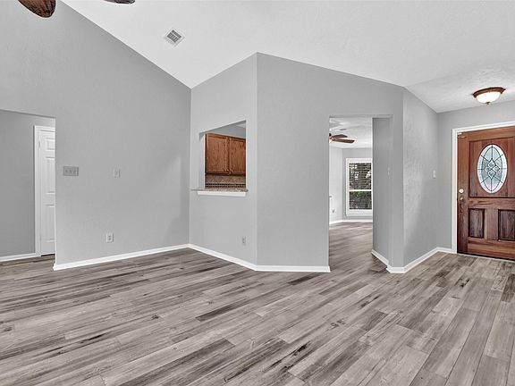 5th image of 2615 Pine Cone Dr