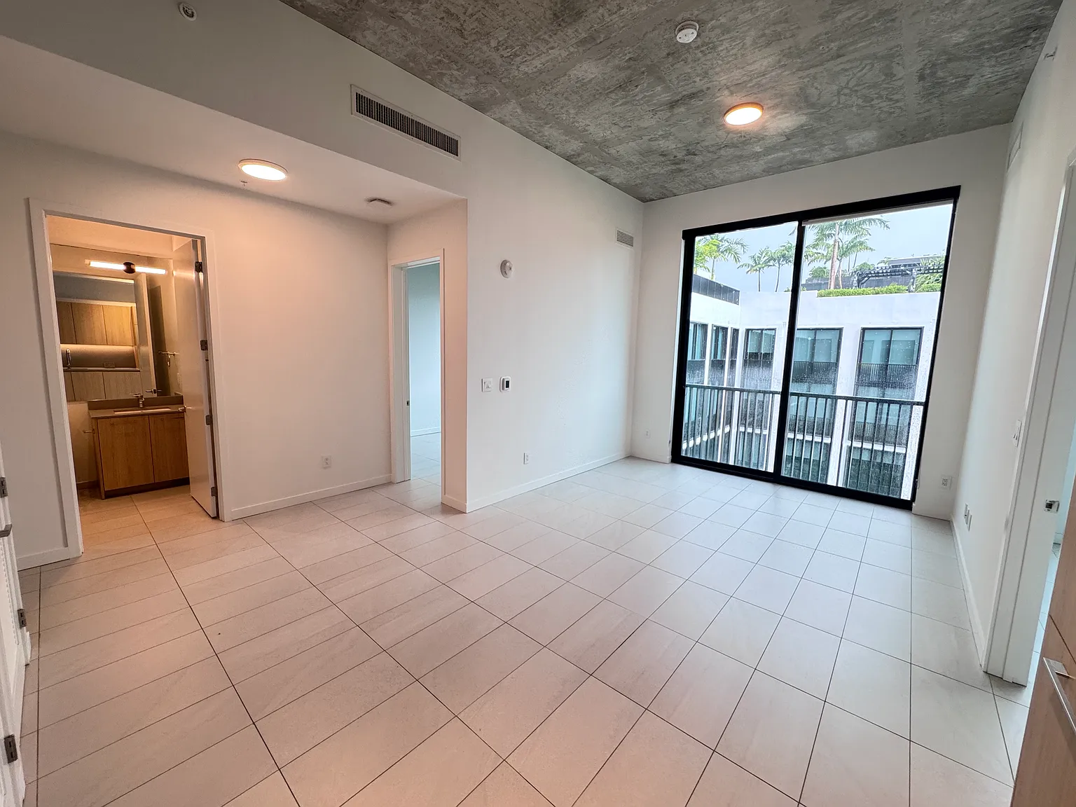 2 bed, 1000 sqft, $3,250 — Photo 4