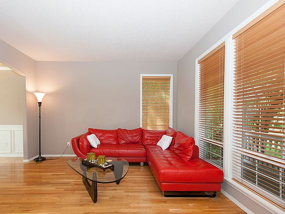 2nd image of 1212 NE Parkside Dr