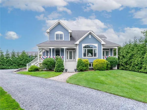 75 Wood St, Bristol, RI 02809